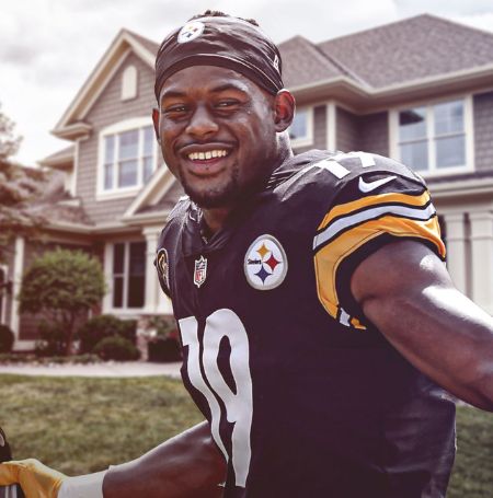Juju Smith Schuster recently bought a new house for his family members.